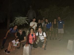 Fotografía: Grupo en el Monumento al Senderista